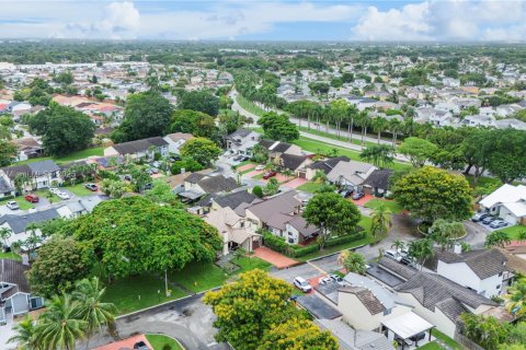 House in Miami, Florida 3 bedrooms, 137.5 sq.m. № 2012735 - photo 22