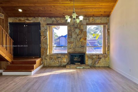 House in Miami, Florida 3 bedrooms, 137.5 sq.m. № 2012735 - photo 2