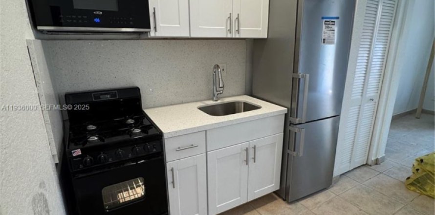 Condo in Miami Beach, Florida, 1 bedroom  № 1994077