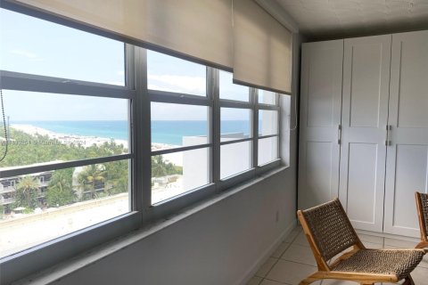 Copropriété à louer à Miami Beach, Floride: 51.1 m2 № 1812270 - photo 2