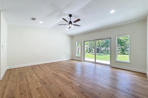 House in Sanford, Florida 4 bedrooms, 144.74 sq.m. № 1893586 - photo 10