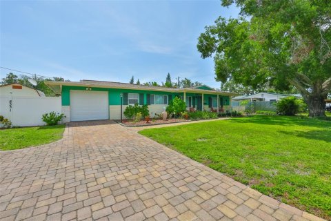 Casa en venta en Saint Petersburg, Florida, 3 dormitorios, 124.21 m2 № 1835607 - foto 1