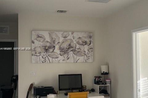 House in Florida City, Florida 5 bedrooms, 239.69 sq.m. № 2008608 - photo 19