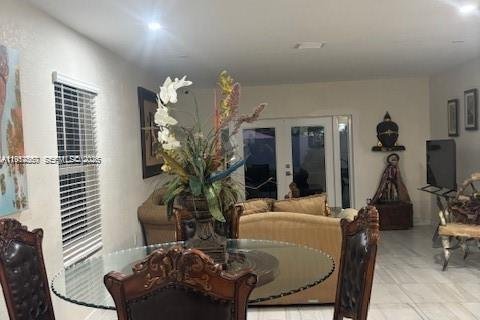 House in Florida City, Florida 5 bedrooms, 239.69 sq.m. № 2008608 - photo 14