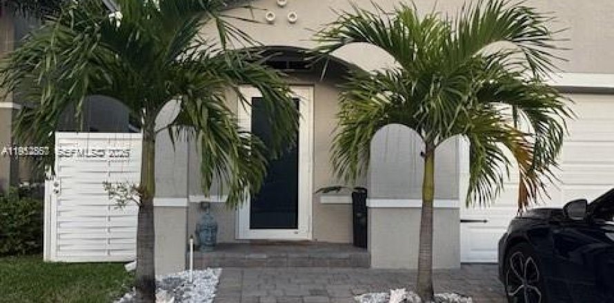 House in Florida City, Florida 5 bedrooms, 239.69 sq.m. № 2008608