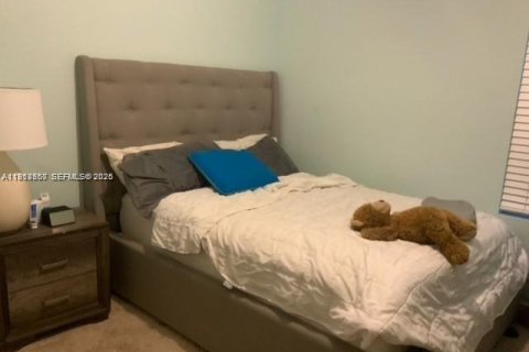 House in Florida City, Florida 5 bedrooms, 239.69 sq.m. № 2008608 - photo 21