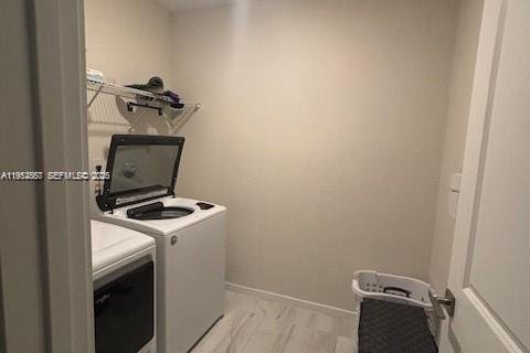 House in Florida City, Florida 5 bedrooms, 239.69 sq.m. № 2008608 - photo 29