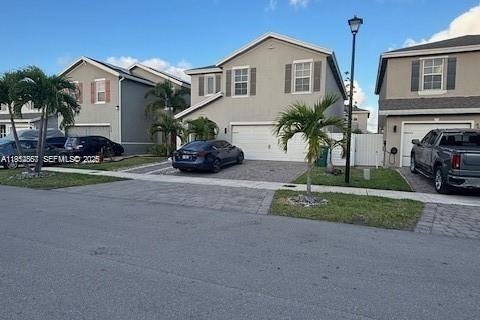 House in Florida City, Florida 5 bedrooms, 239.69 sq.m. № 2008608 - photo 5