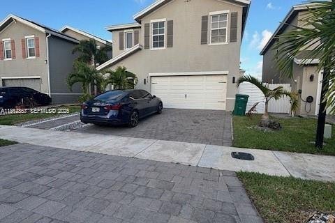 House in Florida City, Florida 5 bedrooms, 239.69 sq.m. № 2008608 - photo 4