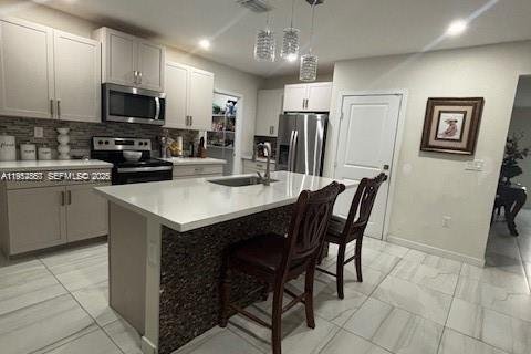 House in Florida City, Florida 5 bedrooms, 239.69 sq.m. № 2008608 - photo 9