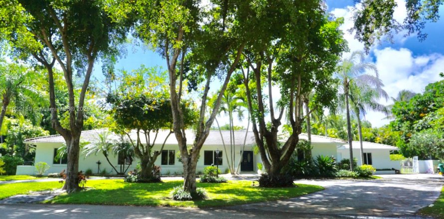 Casa en Pinecrest, Florida 5 dormitorios, 303.98 m2 № 1783867