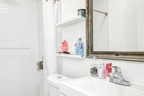 House in Hallandale Beach, Florida 4 bedrooms, 143.26 sq.m. № 1939359 - photo 27