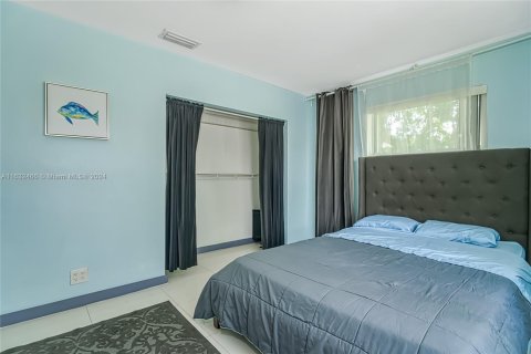 House in Hallandale Beach, Florida 4 bedrooms, 143.26 sq.m. № 1939359 - photo 24