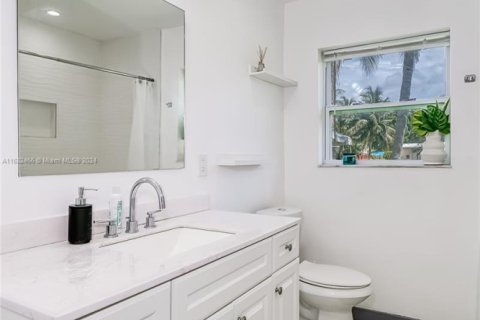House in Hallandale Beach, Florida 4 bedrooms, 143.26 sq.m. № 1939359 - photo 19