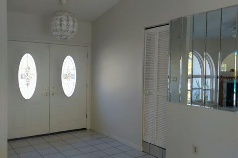 Villa ou maison à louer à Palm Harbor, Floride: 3 chambres, 148.27 m2 № 2104820 - photo 2