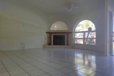 Villa ou maison à louer à Palm Harbor, Floride: 3 chambres, 148.27 m2 № 2104820 - photo 4