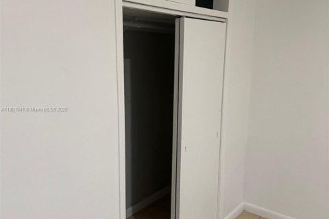 Снять в аренду виллу или дом в Норт-Майами, Флорида 1 спальня, 55.74м2, № 1924914 - фото 5