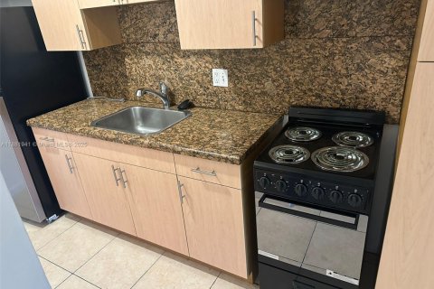 Снять в аренду виллу или дом в Норт-Майами, Флорида 1 спальня, 55.74м2, № 1924914 - фото 2