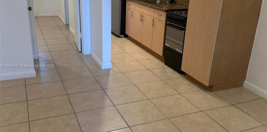 Дом в Норт-Майами, Флорида 1 спальня, 55.74м2 № 1924914