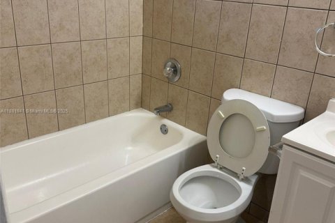 Снять в аренду виллу или дом в Норт-Майами, Флорида 1 спальня, 55.74м2, № 1924914 - фото 6