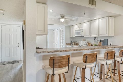Condo in Bradenton, Florida, 2 bedrooms  № 2151673 - photo 12