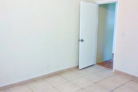 Casa en alquiler en Dania Beach, Florida, 2 dormitorios, 62.8 m2 № 1048024 - foto 1