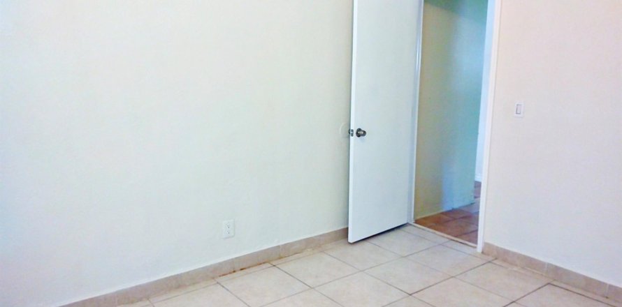Casa en Dania Beach, Florida 2 dormitorios, 62.8 m2 № 1048024