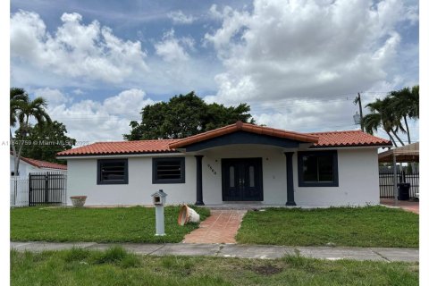 Casa en venta en Miami, Florida, 4 dormitorios, 149.39 m2 № 1848313 - foto 1