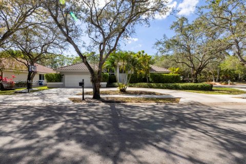 Villa ou maison à vendre à Weston, Floride: 5 chambres, 255.67 m2 № 2042524 - photo 3
