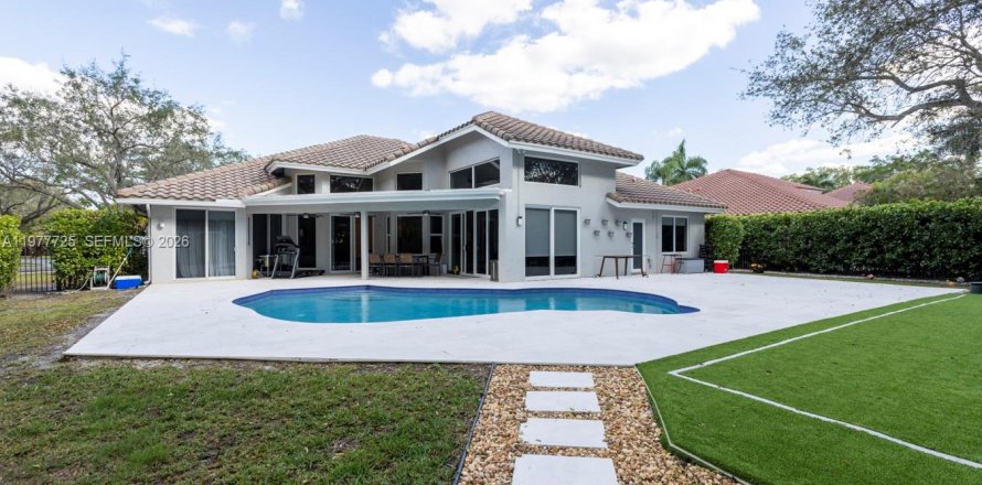 Villa ou maison à Weston, Floride 5 chambres, 255.67 m2 № 2042524