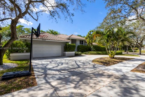 Villa ou maison à vendre à Weston, Floride: 5 chambres, 255.67 m2 № 2042524 - photo 2