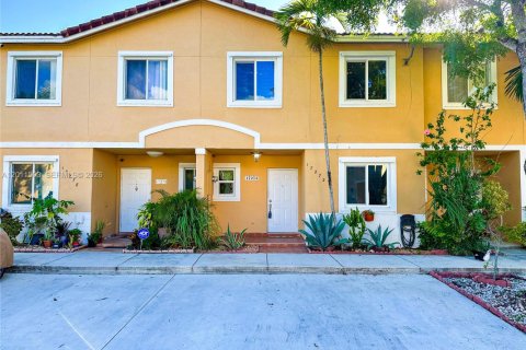 Townhouse in Miami, Florida 4 bedrooms, 128.76 sq.m. № 2076464 - photo 4