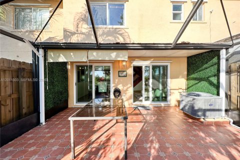 Townhouse in Miami, Florida 4 bedrooms, 128.76 sq.m. № 2076464 - photo 29