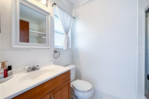 Townhouse in Miami, Florida 4 bedrooms, 128.76 sq.m. № 2076464 - photo 22