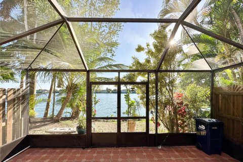 Townhouse in Miami, Florida 4 bedrooms, 128.76 sq.m. № 2076464 - photo 27