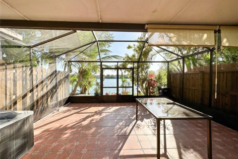 Townhouse in Miami, Florida 4 bedrooms, 128.76 sq.m. № 2076464 - photo 26