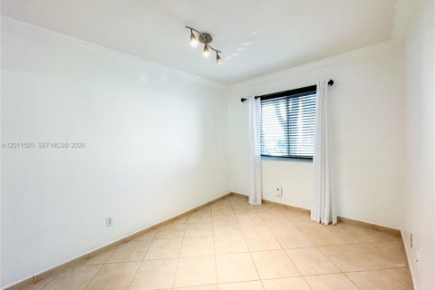 Townhouse in Miami, Florida 4 bedrooms, 128.76 sq.m. № 2076464 - photo 14