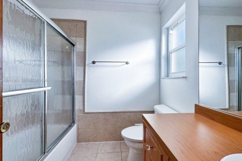 Townhouse in Miami, Florida 4 bedrooms, 128.76 sq.m. № 2076464 - photo 19