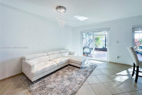 Townhouse in Miami, Florida 4 bedrooms, 128.76 sq.m. № 2076464 - photo 6