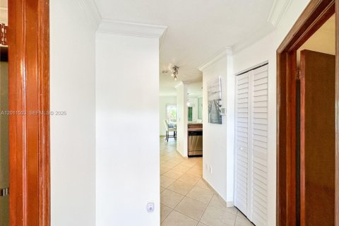 Townhouse in Miami, Florida 4 bedrooms, 128.76 sq.m. № 2076464 - photo 13