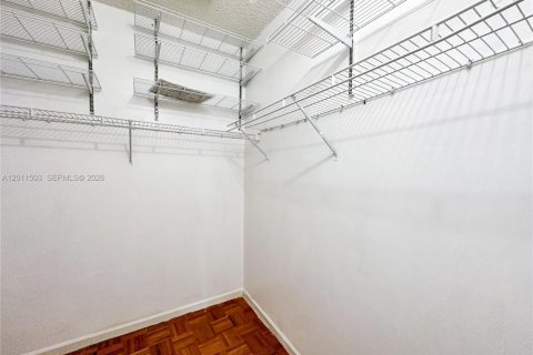 Townhouse in Miami, Florida 4 bedrooms, 128.76 sq.m. № 2076464 - photo 24