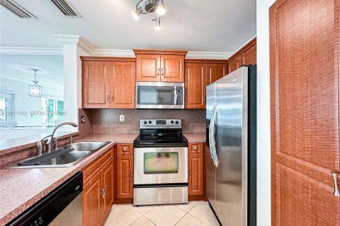 Townhouse in Miami, Florida 4 bedrooms, 128.76 sq.m. № 2076464 - photo 9