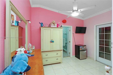 Casa en venta en Miami, Florida, 3 dormitorios, 188.68 m2 № 1935261 - foto 23