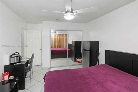 Casa en venta en Miami, Florida, 3 dormitorios, 188.68 m2 № 1935261 - foto 12