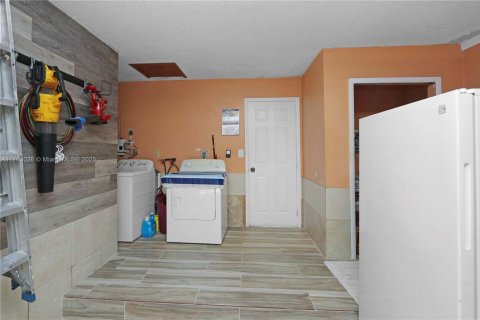 Casa en venta en Miami, Florida, 3 dormitorios, 188.68 m2 № 1935261 - foto 24