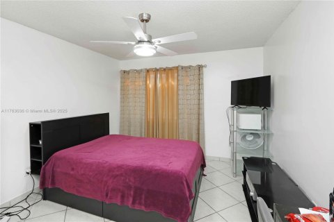 Casa en venta en Miami, Florida, 3 dormitorios, 188.68 m2 № 1935261 - foto 11