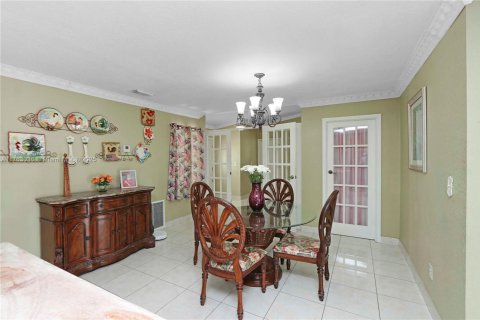 Casa en venta en Miami, Florida, 3 dormitorios, 188.68 m2 № 1935261 - foto 8