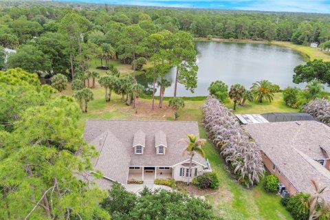 Casa en venta en Palm Bay, Florida, 5 dormitorios, 310.2 m2 № 2207630 - foto 2