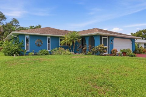 House in Englewood, Florida 2 bedrooms, 142.98 sq.m. № 2208095
