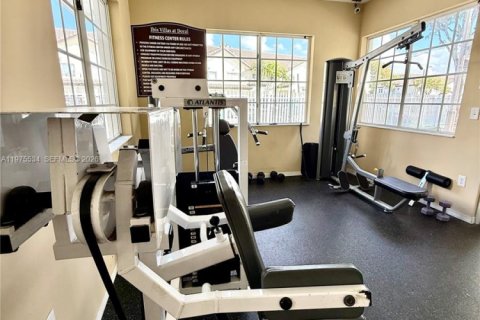 Condo in Doral, Florida, 2 bedrooms  № 2038483 - photo 10